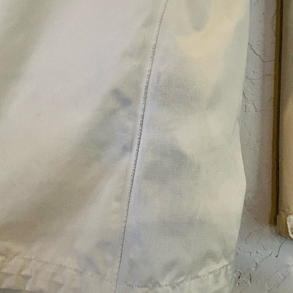 Patagonia Women's torrentshell rain jacket - Picture 11 of 12